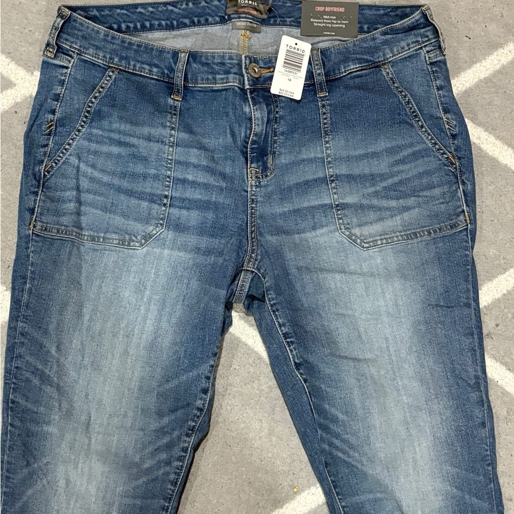 4122
Torrid Crop Boyfriend VS
Backseat Bingo Capri NWT Size 18
$40